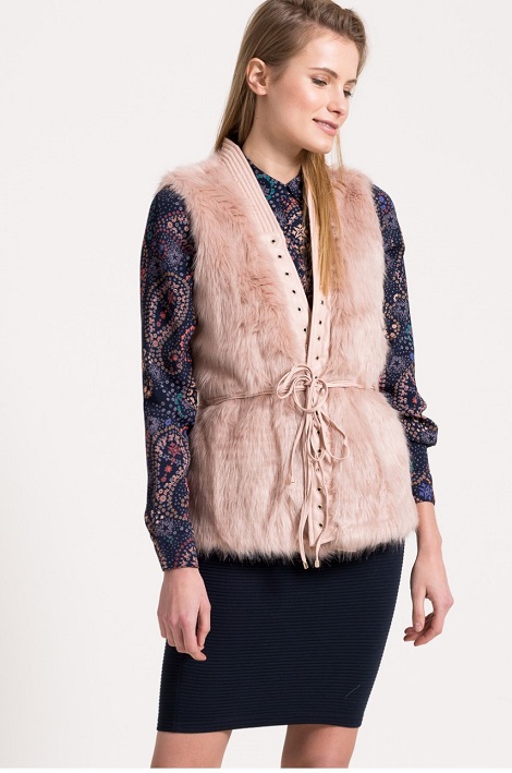 Modele de Vesta de blana la moda anul acesta in magazinele online!