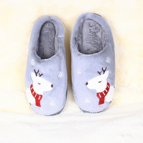 Booth Intention snowman Idei de cadouri necesare in fiecare zi: papuci de casa pufosi!