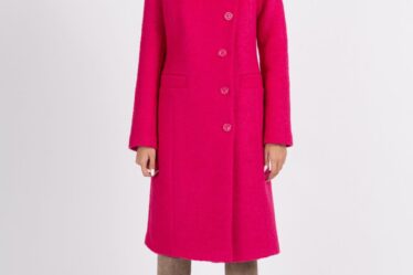 Palton LaDonna roz din stofa buclata
